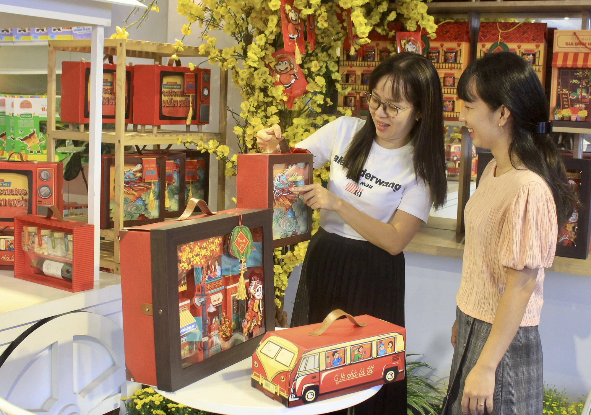 Doanh nghiệp Việt làm giỏ quà Tết bán qua tới Mỹ- Ảnh 4.
