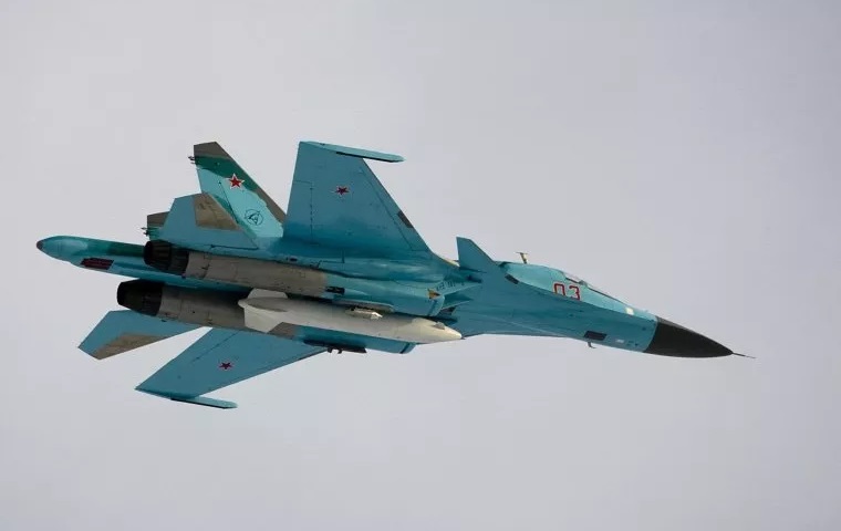 Chiến đấu cơ Su-34 bất ngờ bốc cháy ngùn ngụt tại căn cứ Nga, tình báo Ukraine lập công lớn?- Ảnh 1.