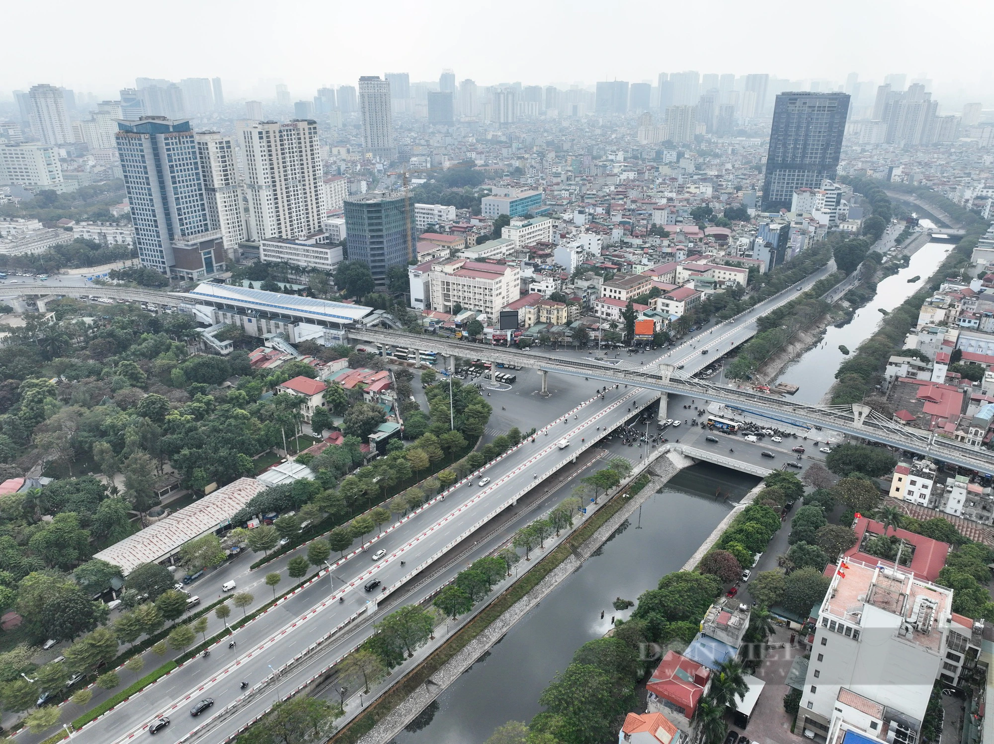Toàn cảnh tuyến đường ở Hà Nội dài hơn 3 km được đề xuất mở rộng với kinh phí 8.500 tỷ đồng- Ảnh 1.