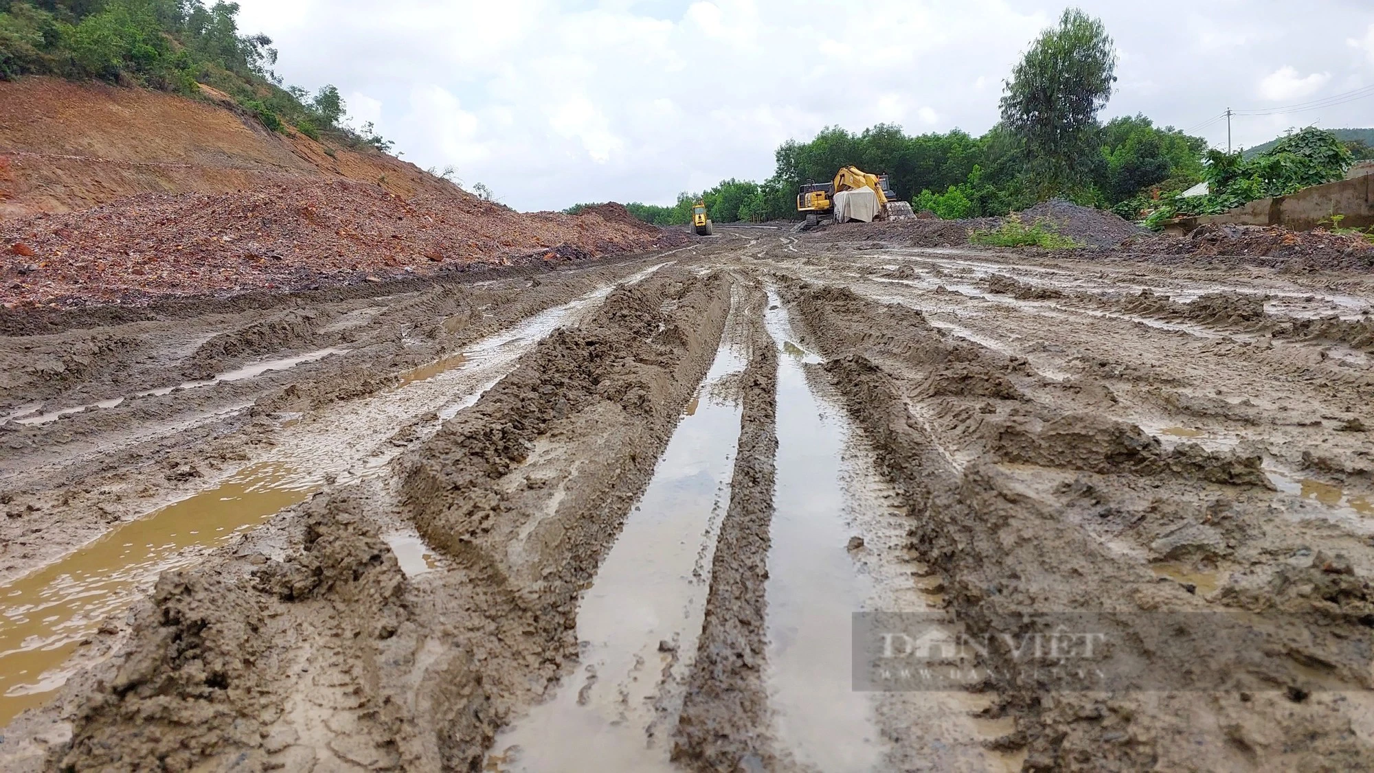 Quá hạn thông tuyến, đường vành đai 1.500 tỷ đồng tại Đà Nẵng vẫn ngổn ngang bùn đất- Ảnh 2.