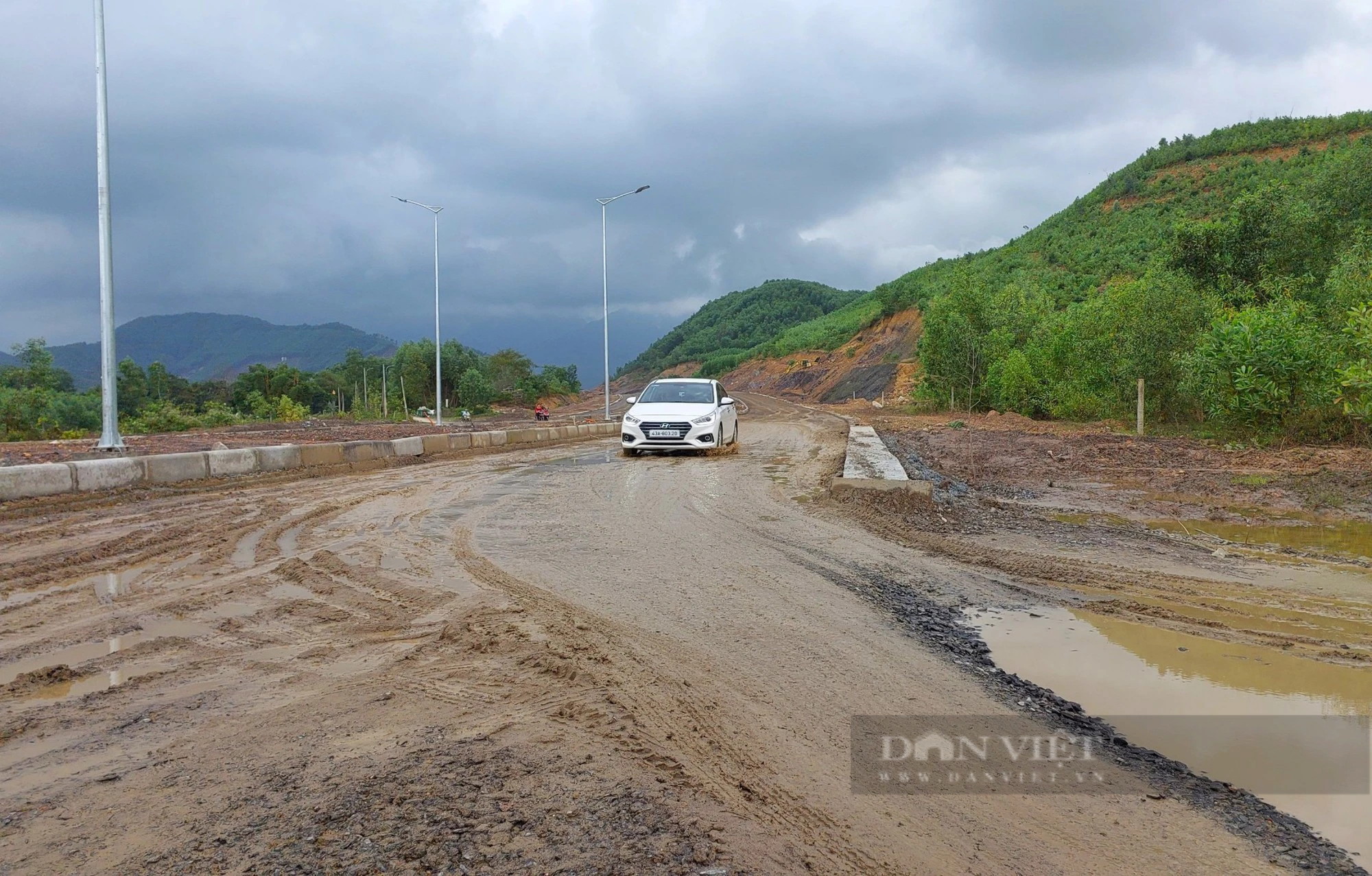 Quá hạn thông tuyến, đường vành đai 1.500 tỷ đồng tại Đà Nẵng vẫn ngổn ngang bùn đất- Ảnh 8.