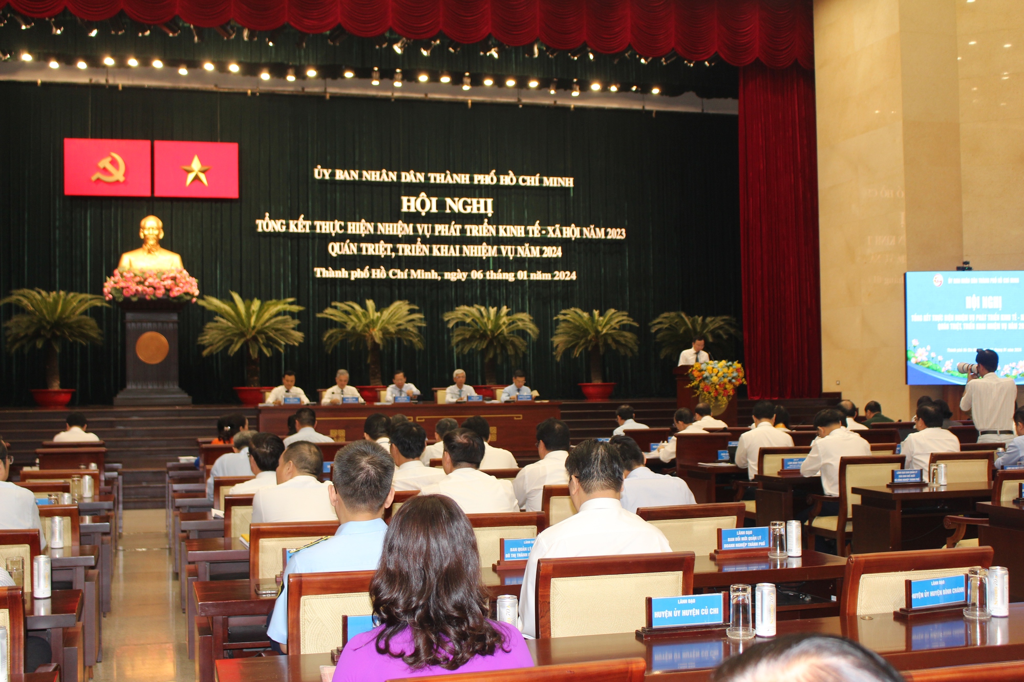 Chủ tịch UBND TP.HCM Phan Văn Mãi: Không để lặp lại kịch bản tăng trưởng quá thấp như quý I/2023- Ảnh 1.