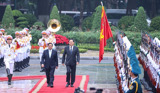 Thủ tướng Phạm Minh Chính chủ trì Lễ đón trọng thể Thủ tướng Lào Sonexay Siphandone- Ảnh 1.