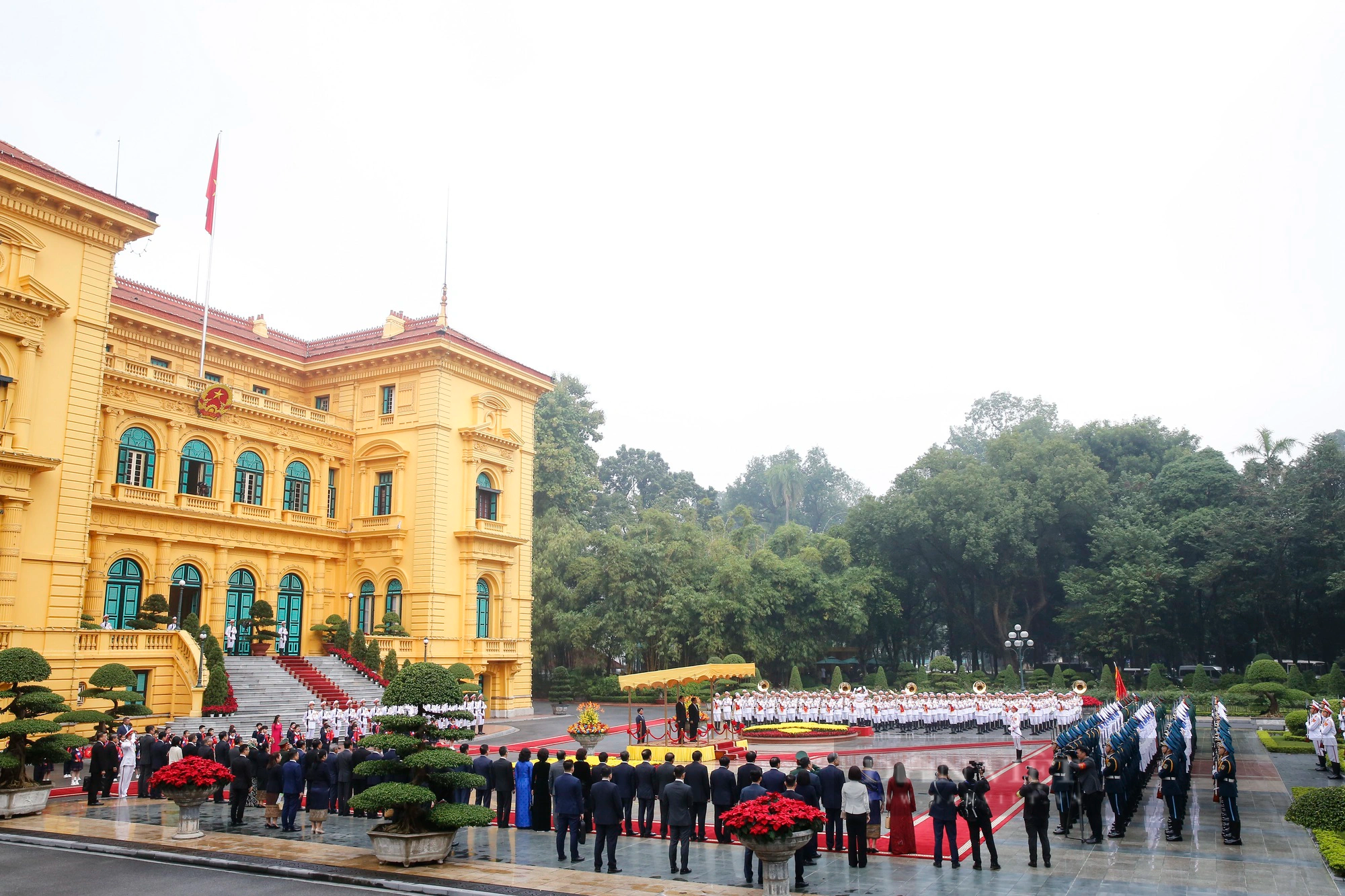 Hình ảnh Thủ tướng Chính phủ Phạm Minh Chính chủ trì Lễ đón Thủ tướng Lào thăm chính thức Việt Nam- Ảnh 1.