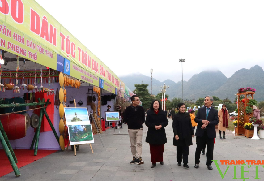 Sôi động không gian trưng bày, triển lãm ảnh, văn hóa, các sản phẩm OCOP nhân kỷ niệm 20 năm thành lập tỉnh Lai Châu- Ảnh 1.