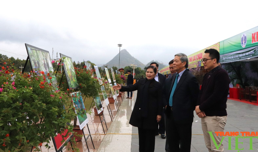Sôi động không gian trưng bày, triển lãm ảnh, văn hóa, các sản phẩm OCOP nhân kỷ niệm 20 năm thành lập tỉnh Lai Châu- Ảnh 2.
