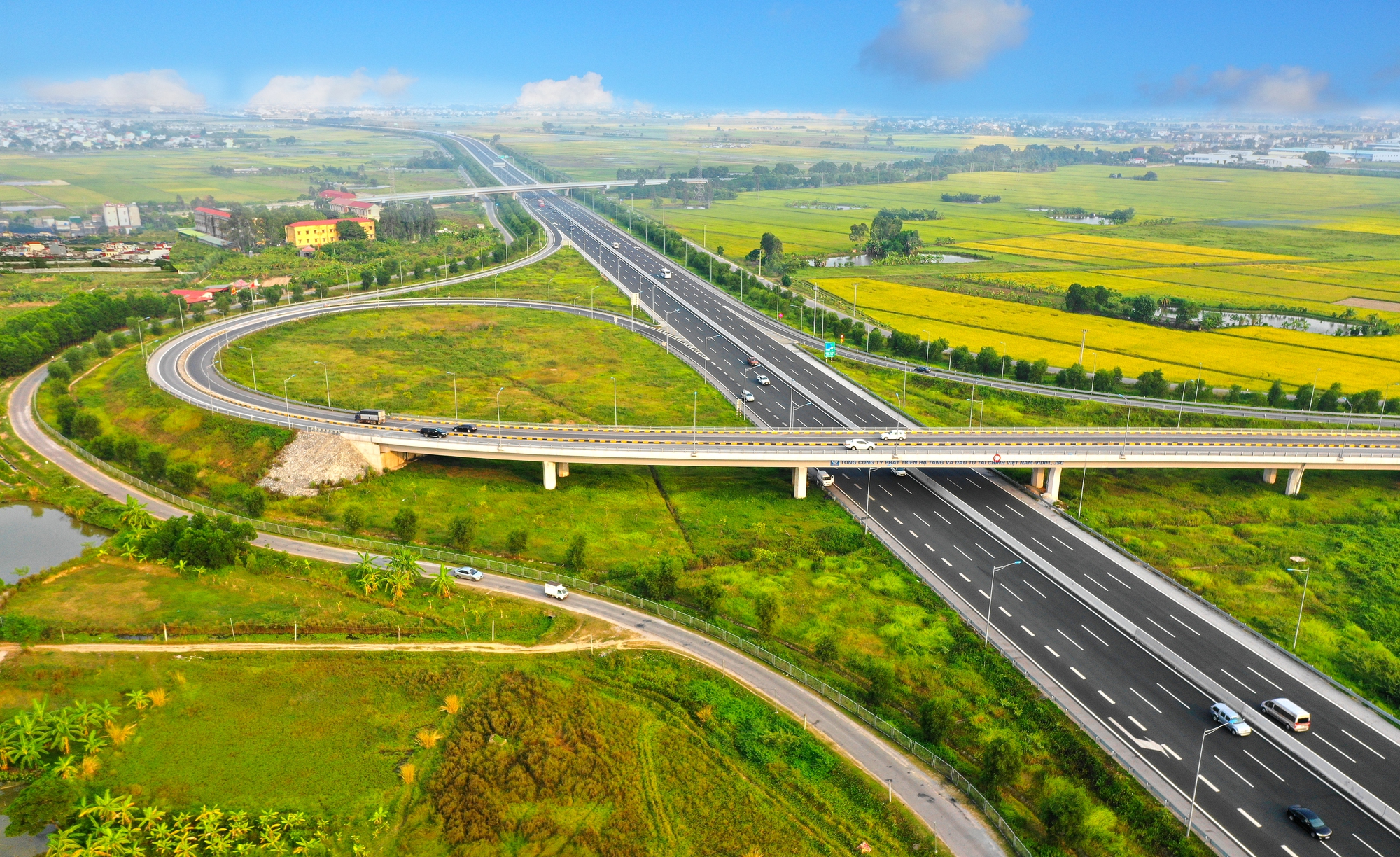 Năm 2023 số Km cao tốc đưa vào khai thác xấp xỉ bằng cả nhiệm kỳ 2016 - 2020- Ảnh 1.
