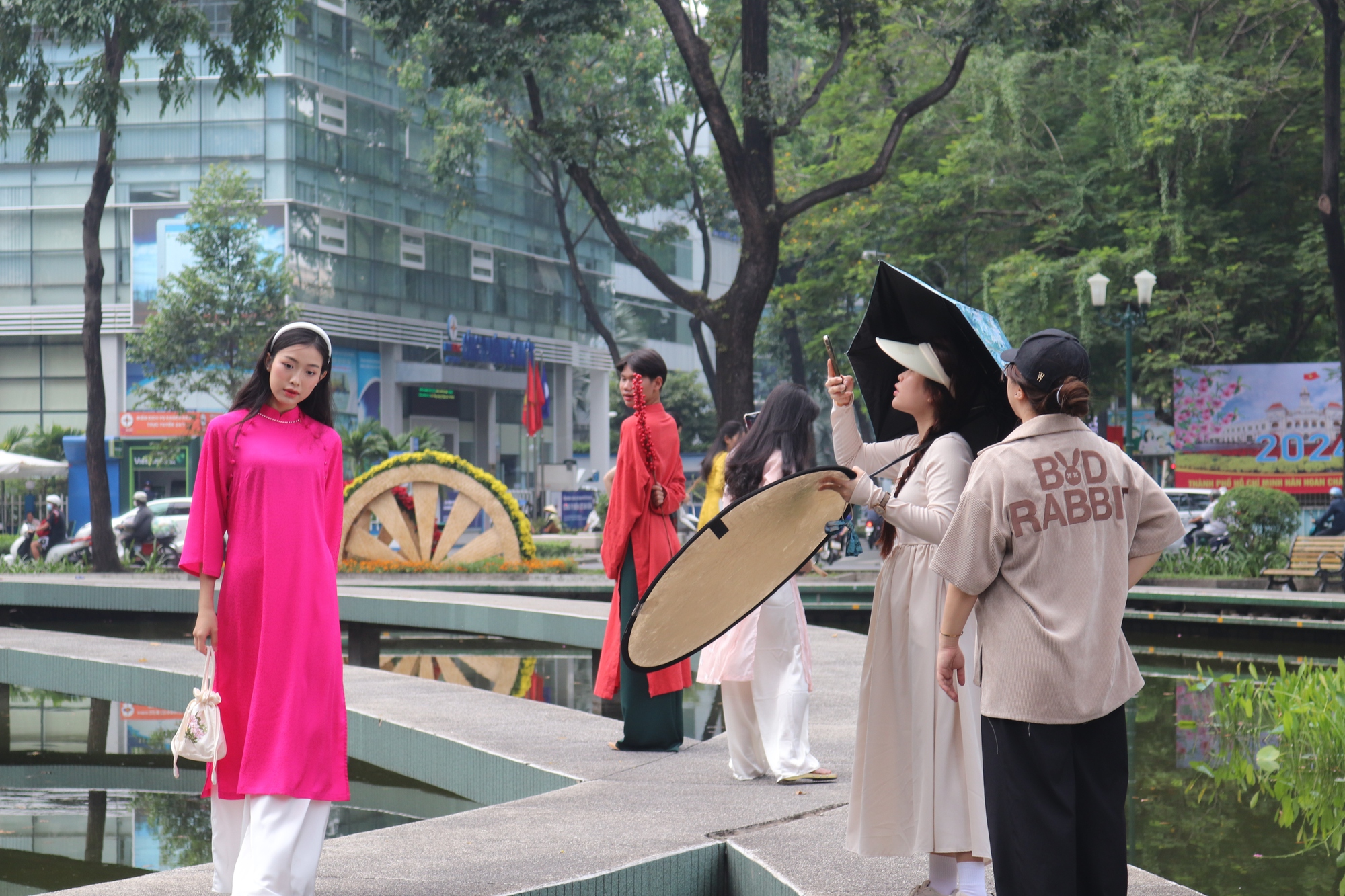 Nhiều không gian Tết ở Sài Gòn thu hút giới trẻ đổ xô đến tham quan, chụp hình- Ảnh 6.