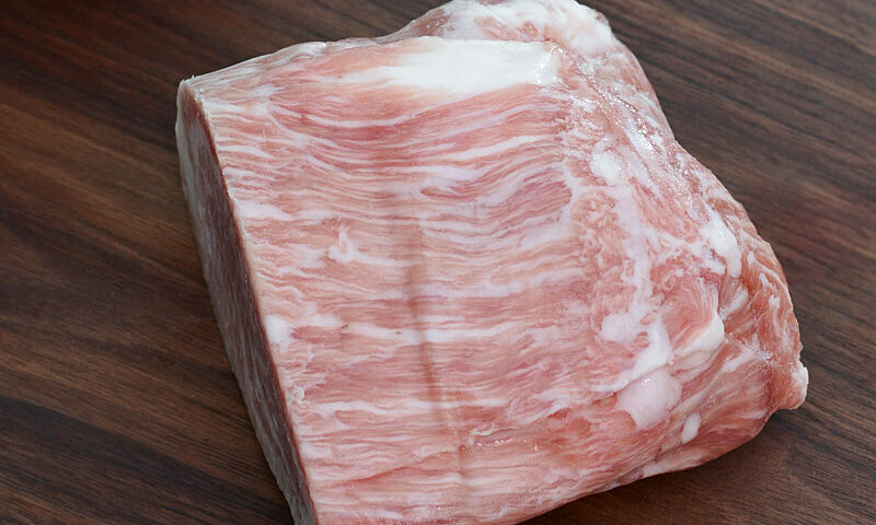 Bộ phận đắt nhất của con lợn, được ví "thịt lợn Kobe", nướng lá móc mật thành món thượng phẩm- Ảnh 1.