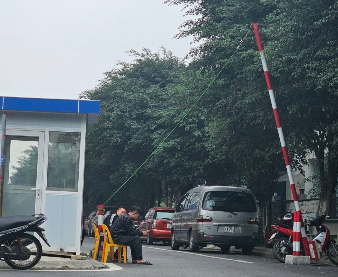 Hà Nội: Người dân KĐT Thanh Hà phản ứng khi xuất hiện "trạm BOT" chặn đường thu tiền xe- Ảnh 4.