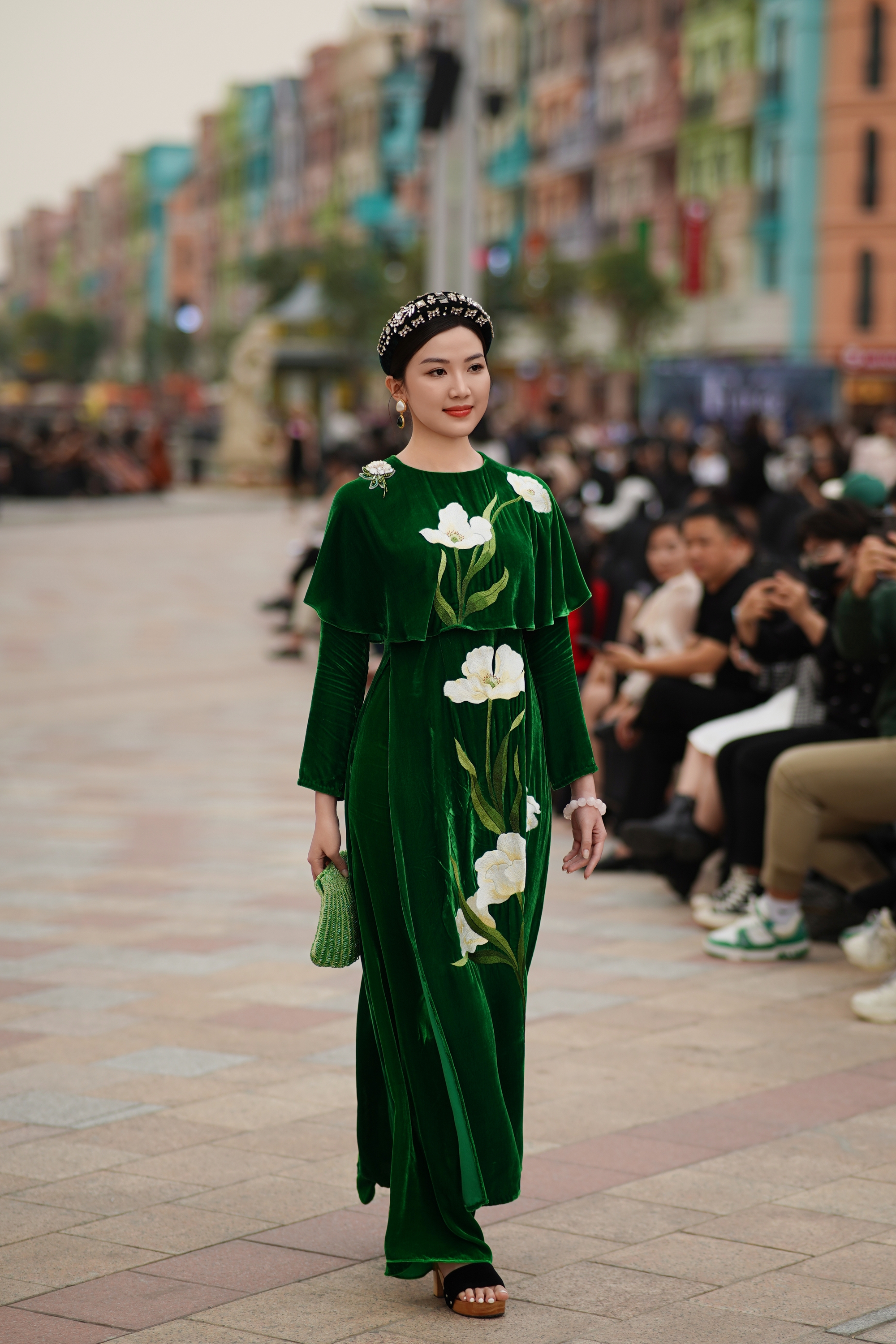 Đánh bay hình ảnh “tiểu tam đáng ghét” trên màn ảnh, Lương Thanh khác lạ khi sải bước sàn thời trang- Ảnh 3.