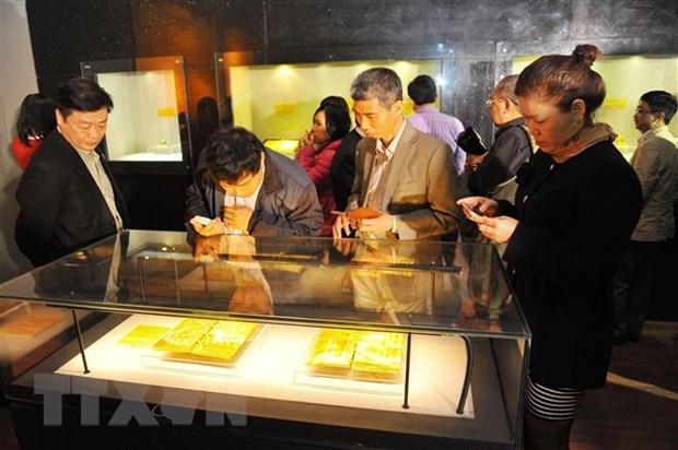 Chiêm ngưỡng sách cổ được đúc bằng vàng ròng thời vương triều nhà Nguyễn- Ảnh 4.