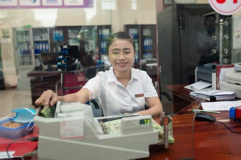Quảng Trị: Nhân viên Agribank Cam Lộ nhanh trí giúp khách hàng tránh được “bẫy” chuyển tiền qua mạng- Ảnh 1.