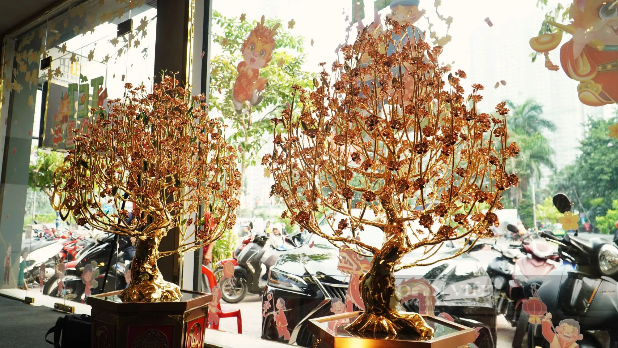 Doanh nhân "trồng" cây đào mạ vàng 24k lớn nhất Việt Nam, giá trên tỷ đồng- Ảnh 6.