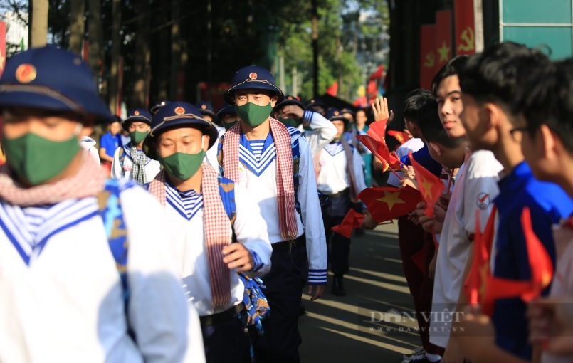 Chủ tịch TP.HCM Phan Văn Mãi: Thu hồi chi phí nếu công dân được hỗ trợ mổ mắt mà không nhập ngũ- Ảnh 3.