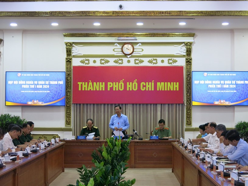 Chủ tịch TP.HCM Phan Văn Mãi: Thu hồi chi phí nếu công dân được hỗ trợ mổ mắt mà không nhập ngũ- Ảnh 1.