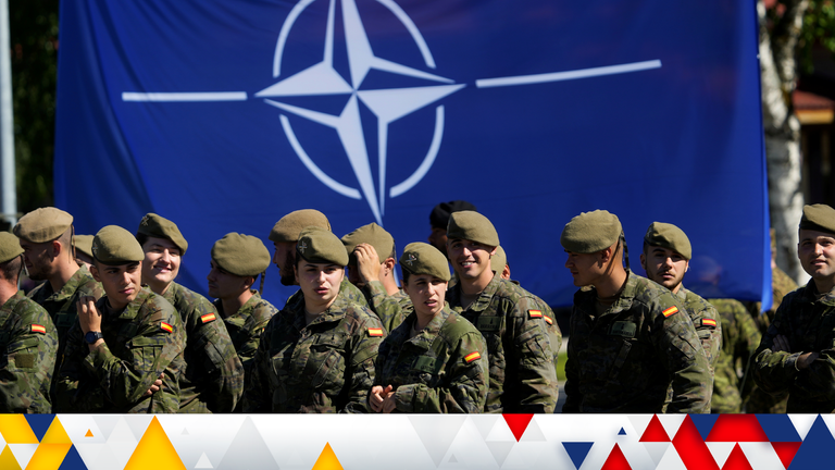 NATO đang thua trong cuộc đối đầu với Nga, sẽ kết thúc bằng sự xích lại gần nhau giữa Nga và Đức- Ảnh 1.