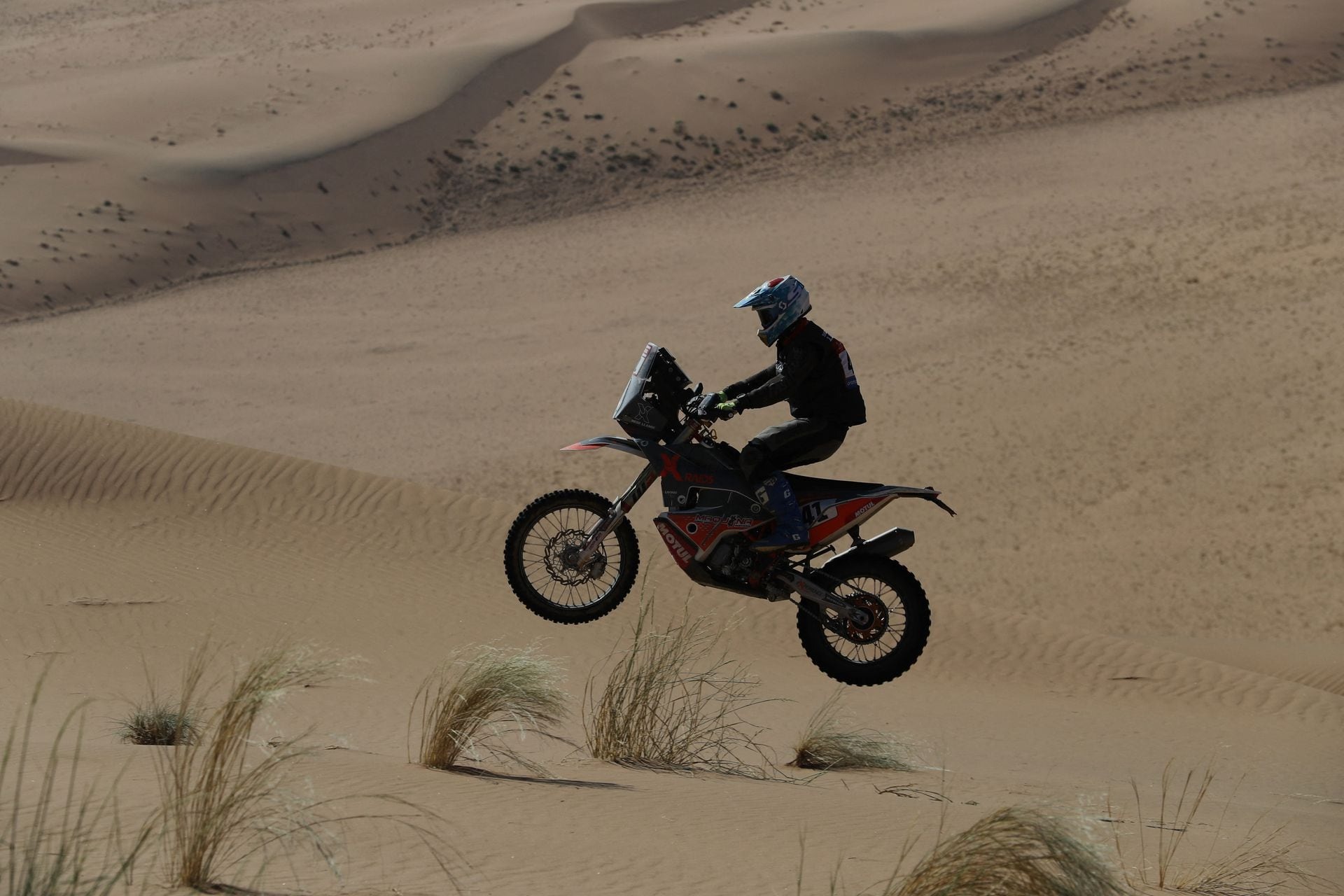 Cận cảnh những chiếc xe chạy xuyên sa mạc tại cuộc đua khắc nghiệt nhất thế giới- Ảnh 3.