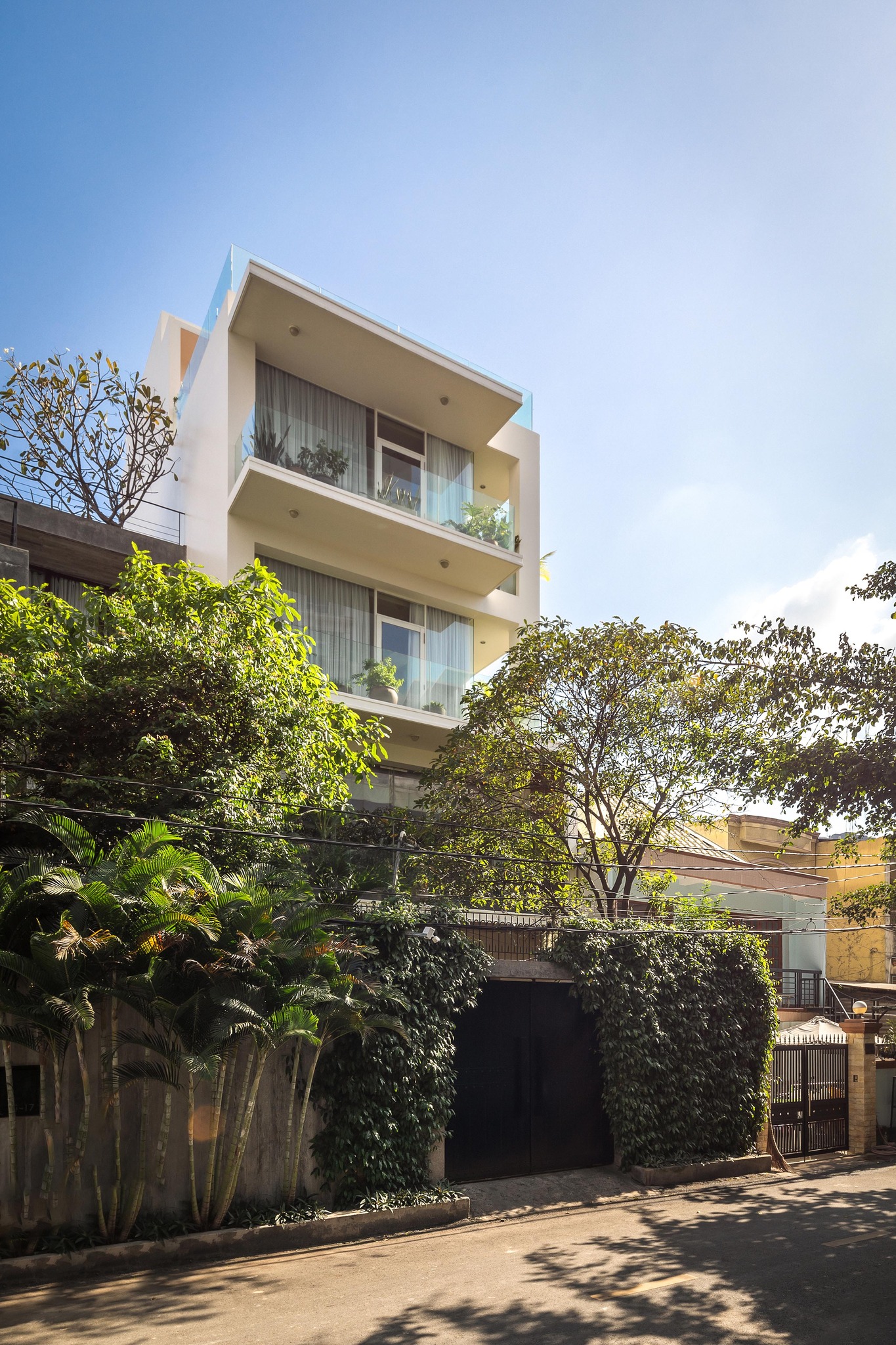 Ngôi nhà phảng phất nét hoài cổ và hiện đại giữa trung tâm Sài Gòn, ai bước vào cũng ấn tượng- Ảnh 1.