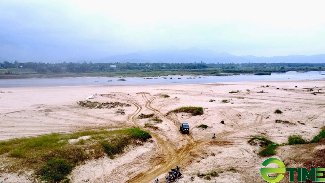 Quảng Ngãi:
Huyện chỉ đạo kiểm tra khẩn thông tin cát tặc tái diễn tại mỏ đã có chủ
- Ảnh 4.