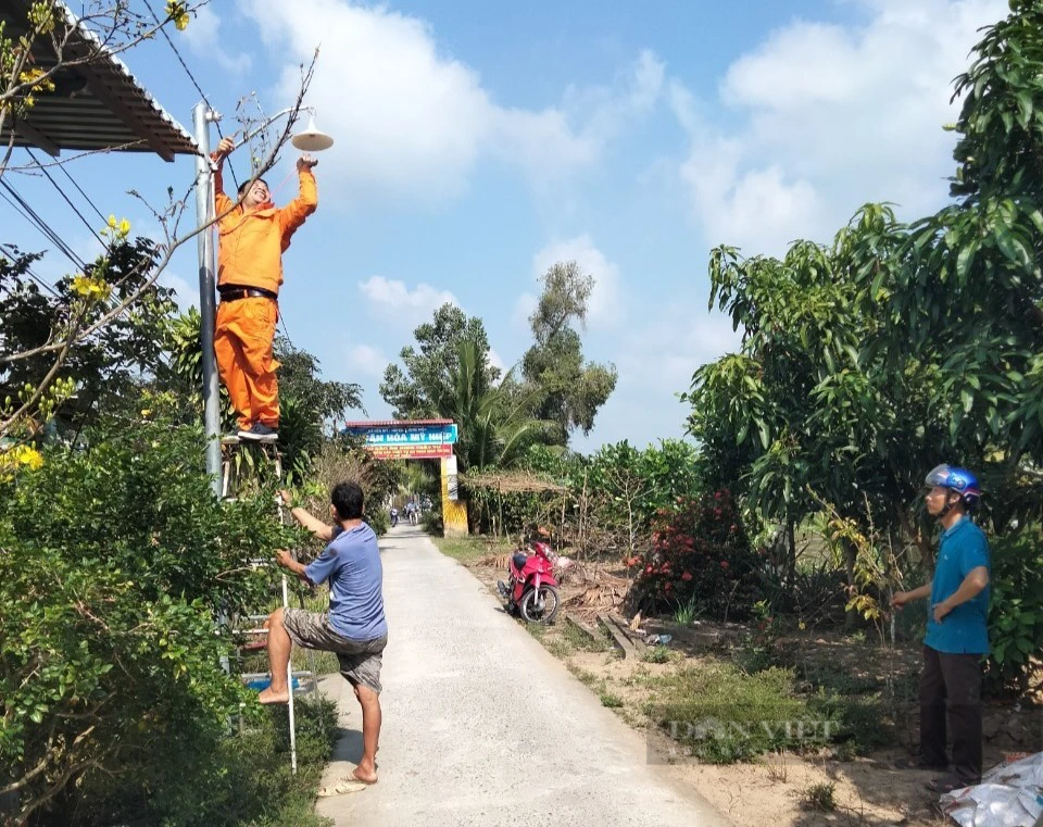 Một xã ở Hậu Giang 100% hộ dân chung tay thắp sáng đường quê, đưa điện về từng thôn xóm- Ảnh 1.