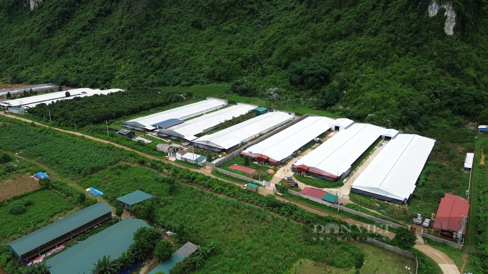 Nhiều công trình quy mô lớn xây dựng trái phép trên đất nông nghiệp ở Lương Sơn (Hòa Bình)- Ảnh 1.