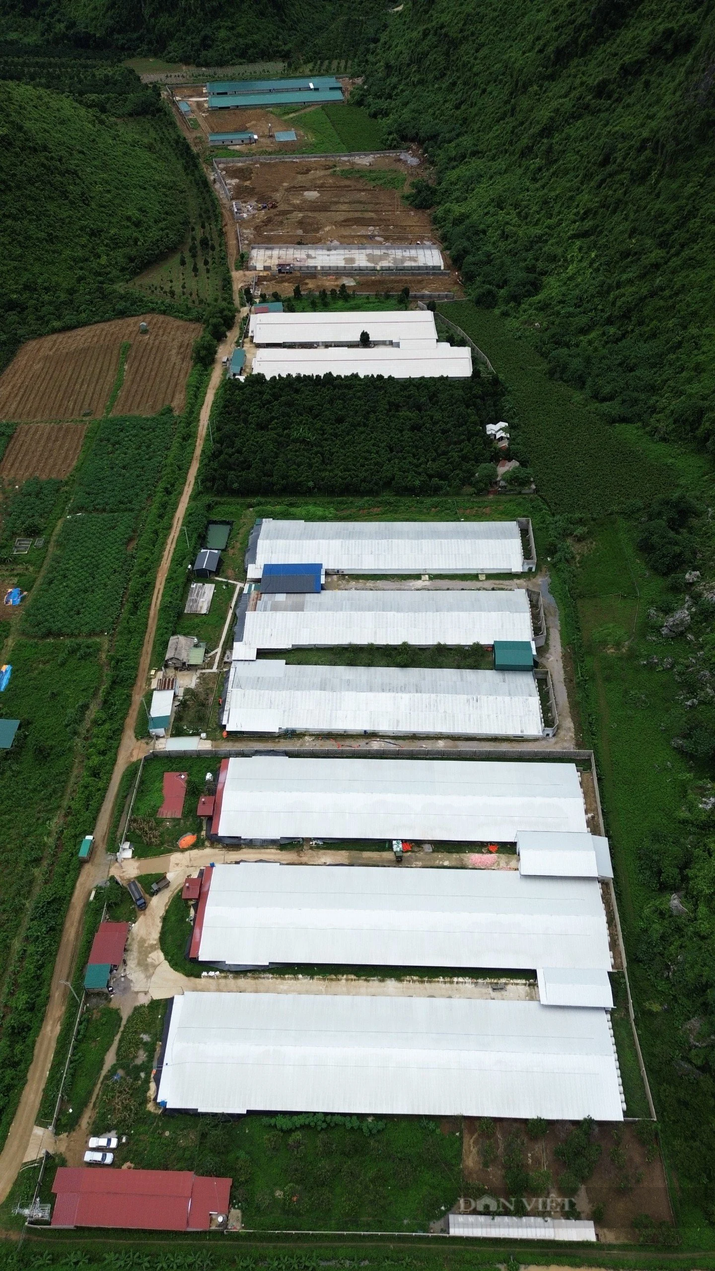 Nhiều công trình quy mô lớn xây dựng trái phép trên đất nông nghiệp ở Lương Sơn (Hòa Bình)- Ảnh 4.