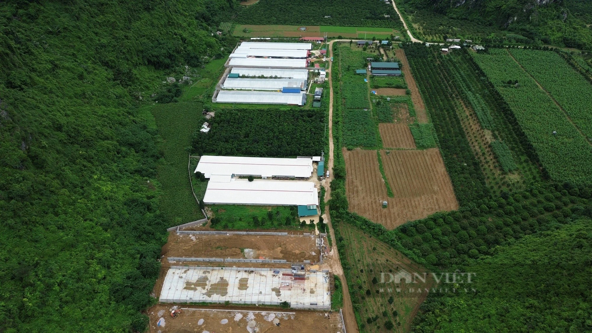 Nhiều công trình quy mô lớn xây dựng trái phép trên đất nông nghiệp ở Lương Sơn (Hòa Bình)- Ảnh 5.