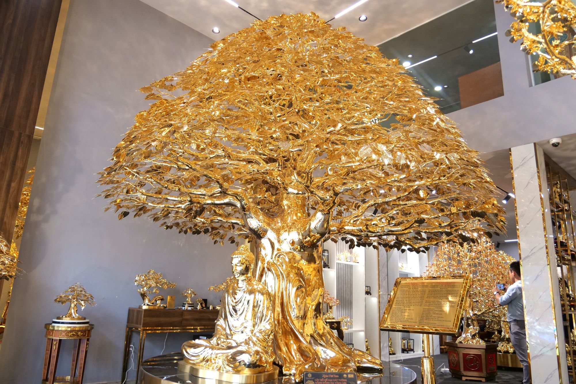 60 nghệ nhân chế tác cây bồ đề mạ vàng chưng Tết giá 24 tỷ đồng- Ảnh 3.