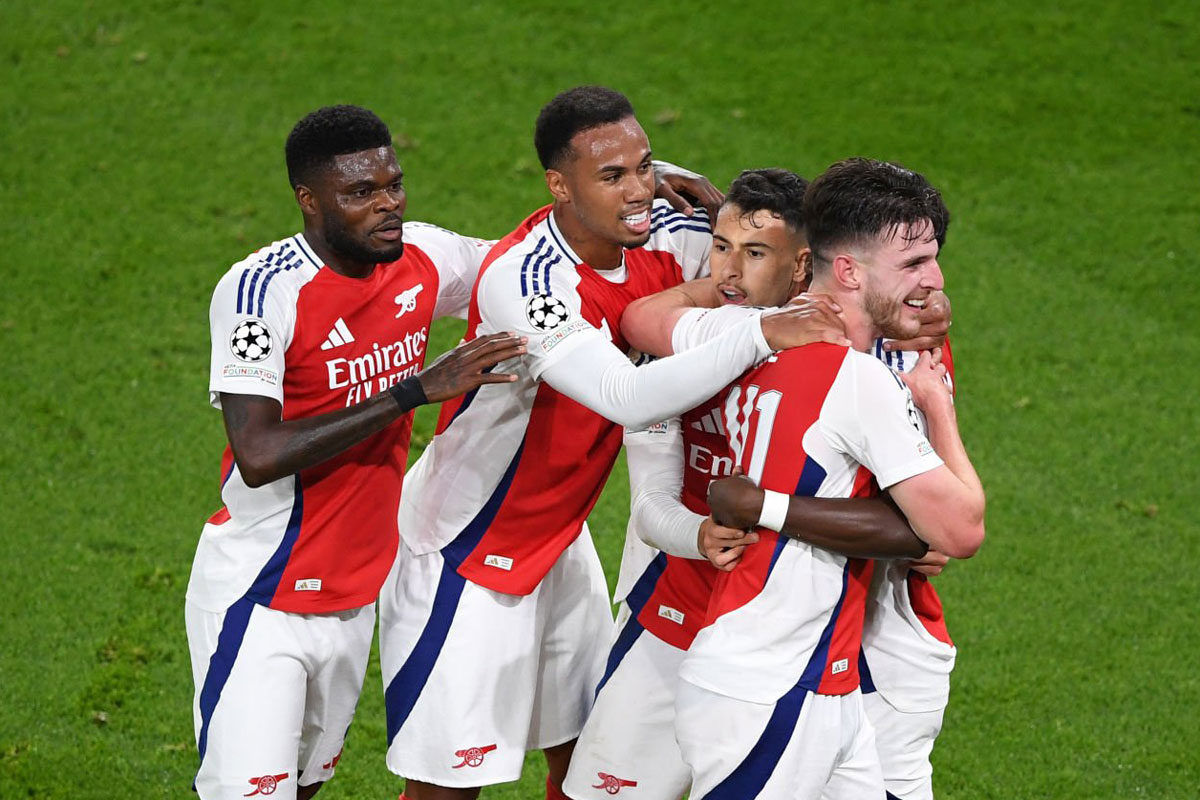 Đánh bại PSG, Arsenal tạo nên kỳ tích đáng nể - Ảnh 1.