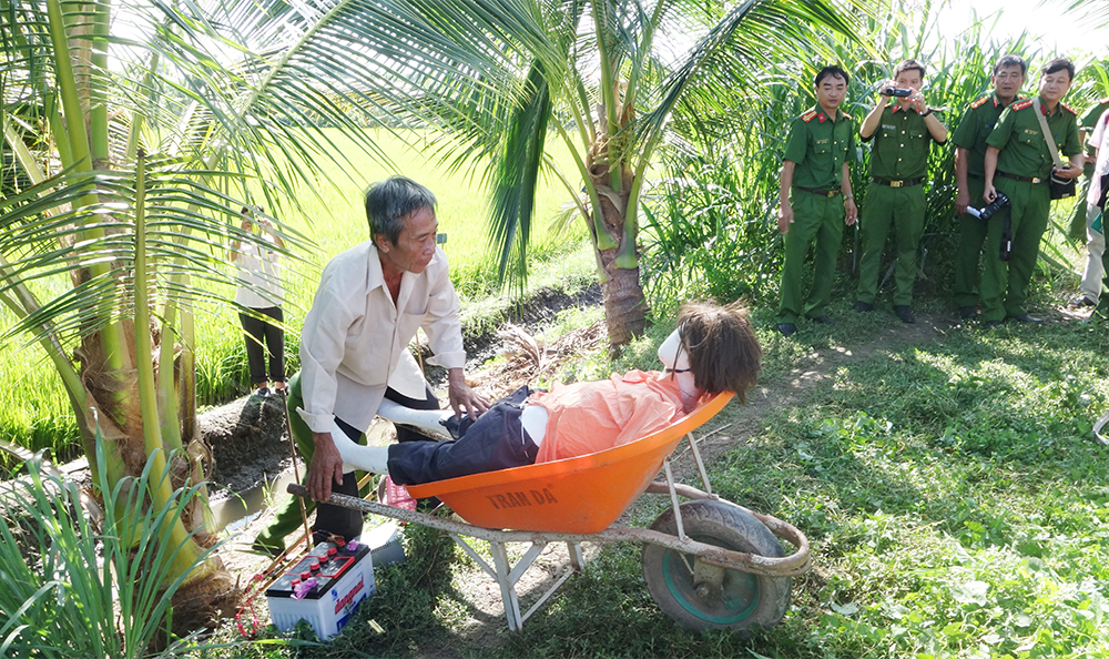 Dùng điện bẫy chuột dẫn đến chết người rồi tạo hiện trường giả- Ảnh 2.