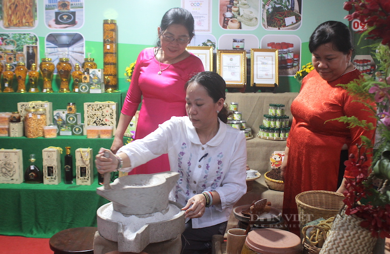 Bình Dương tôn vinh 11 nông dân xuất sắc trong phong trào nông dân sản xuất kinh doanh giỏi - Ảnh 5.