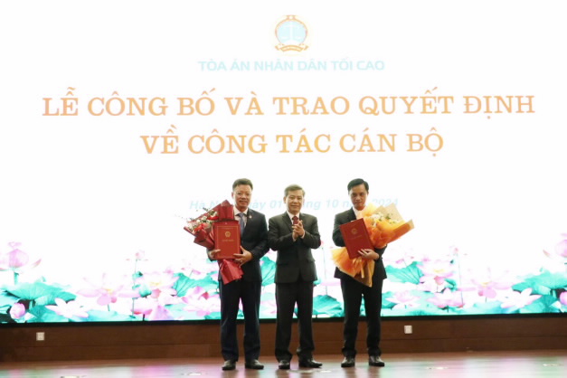 Chánh án TANDTC Lê Minh Trí trao Quyết định bổ nhiệm Chánh Văn phòng và Cục trưởng - Ảnh 1.