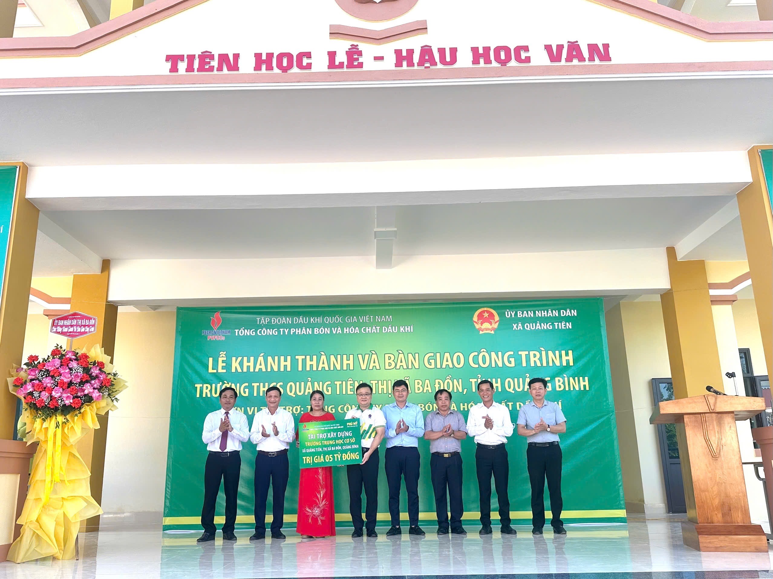 PVFCCo: Khánh thành, bàn giao Nhà lớp học và chức năng Trường THCS Quảng Tiên - Ảnh 4.