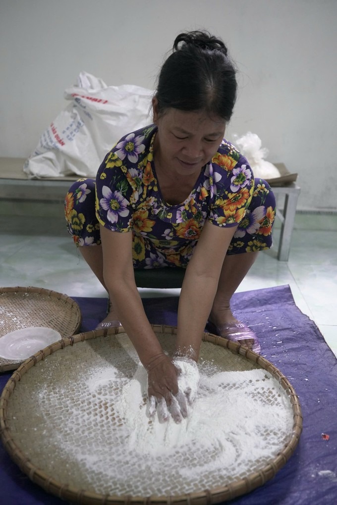 Cận cảnh cách làm thứ bánh đặc sản Lạng Sơn, nghe tên người ta thèm liền, nếu ăn thì ăn từ từ thôi - Ảnh 3.