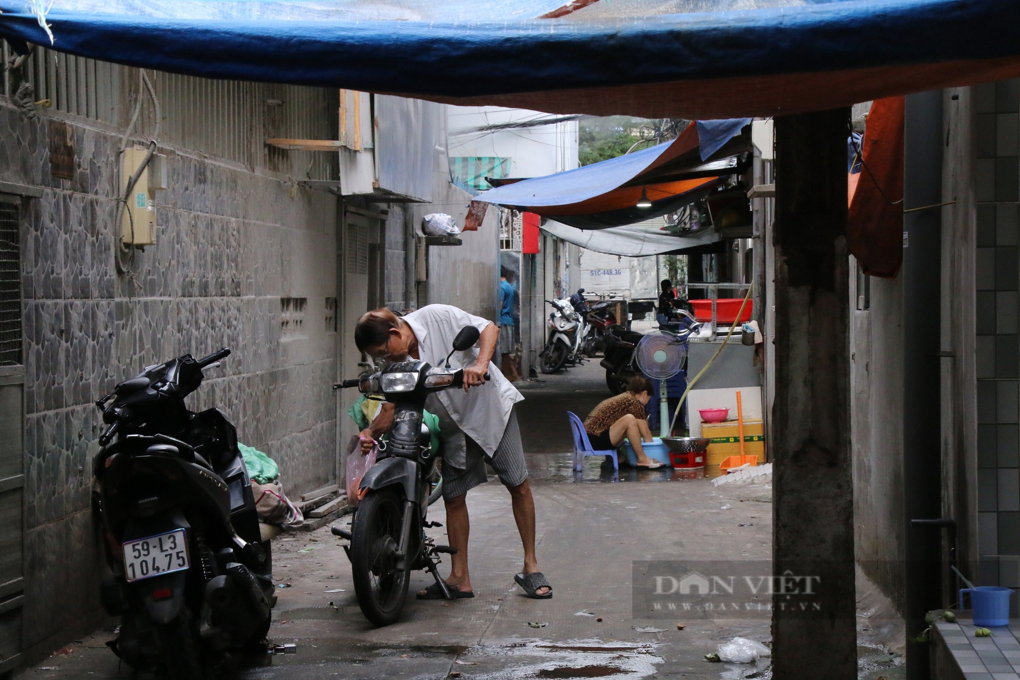 Đường chật hẹp, người dân sống trong bất an vì lo cháy nổ- Ảnh 1.