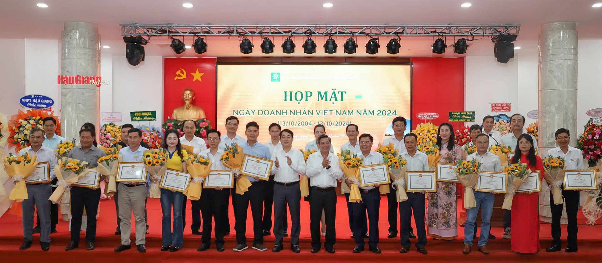 Họp mặt ngày doanh nhân- Ảnh 2.