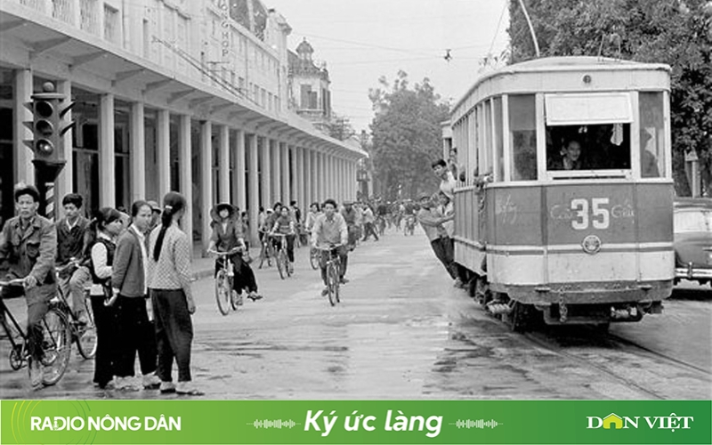 Tiếng tàu điện leng keng vang vọng trên phố cổ - Ảnh 1.