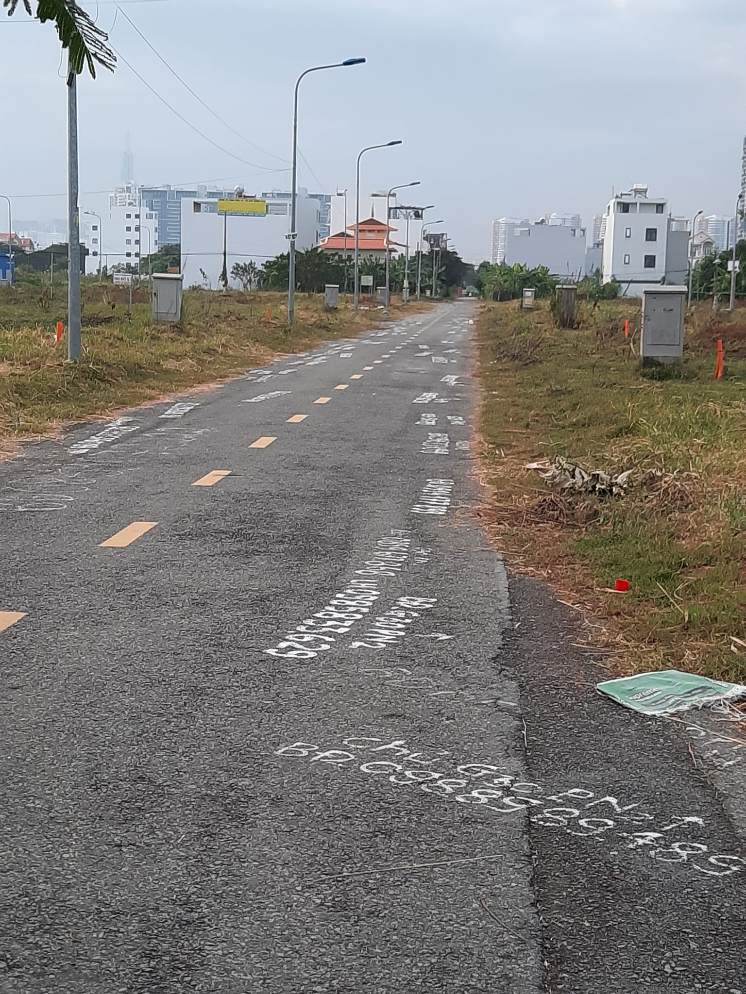 Loạt bài Cần thiết có một bộ công cụ chống đầu cơ nhà đất! Bài 1: Đầu tư gì cũng không bằng mua đất! - Ảnh 2.