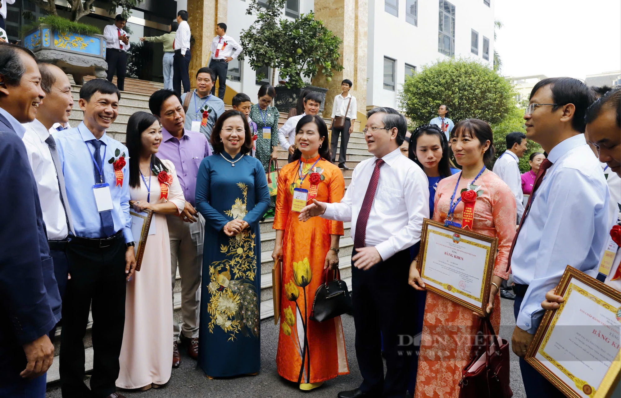 TƯ Hội Nông dân Việt Nam gặp mặt 63 nông dân Việt Nam xuất sắc và 63 HTX tiêu biểu toàn quốc năm 2024 - Ảnh 12.