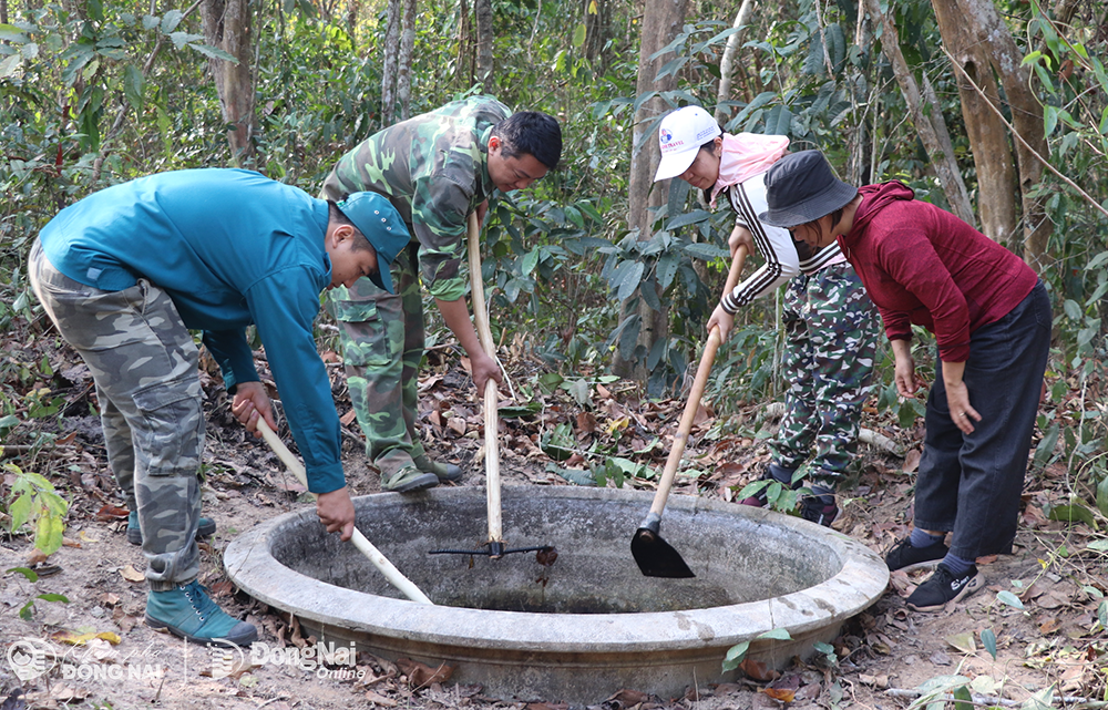 Một khu rừng nổi tiếng Đồng Nai, ban đêm soi thấy động vật hoang dã lang thang đi tìm nước uống- Ảnh 3.