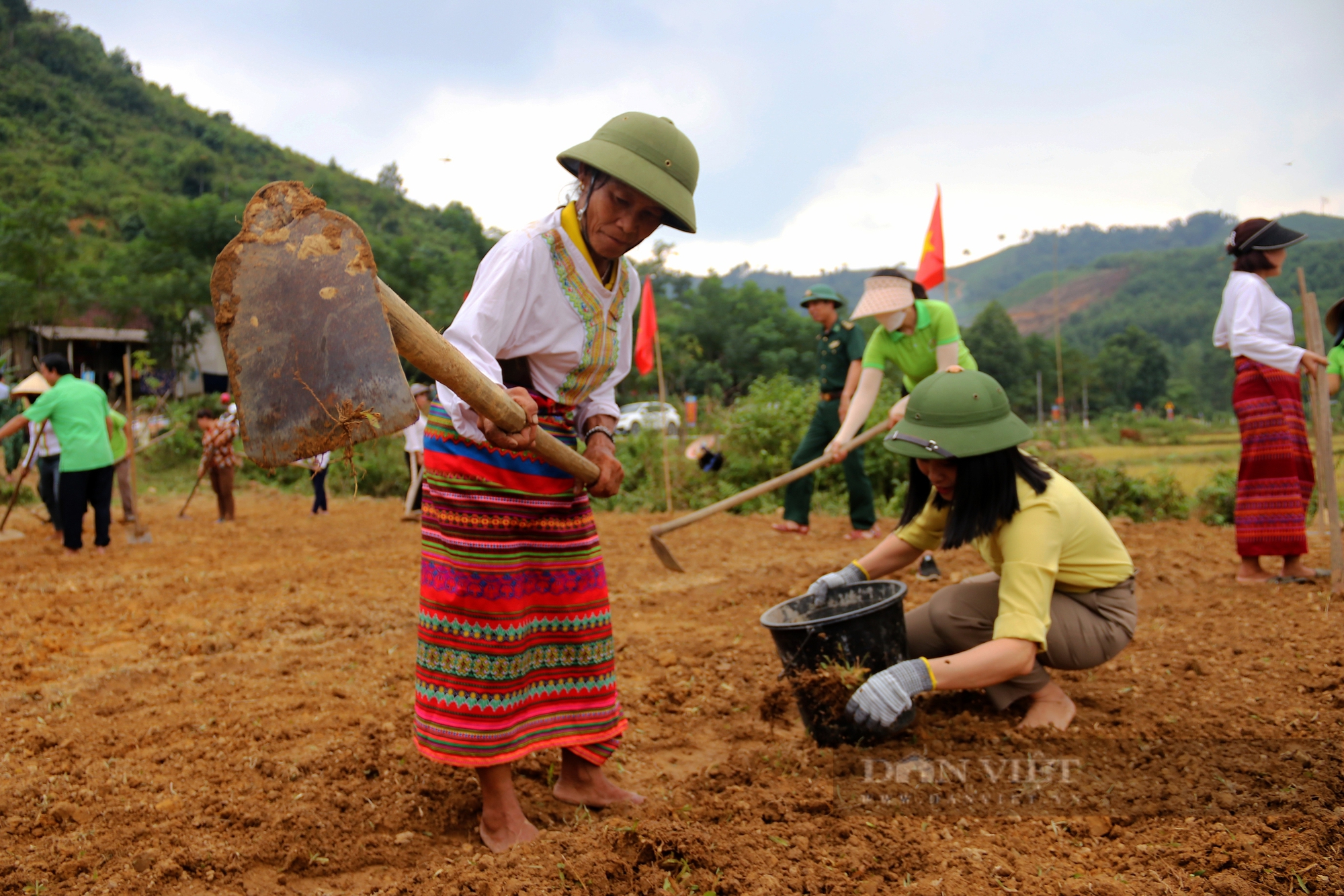 Hà Tĩnh: Hội Nông dân hướng dẫn đồng bào dân tộc Chứt trồng hành tăm phát triển kinh tế - Ảnh 3.