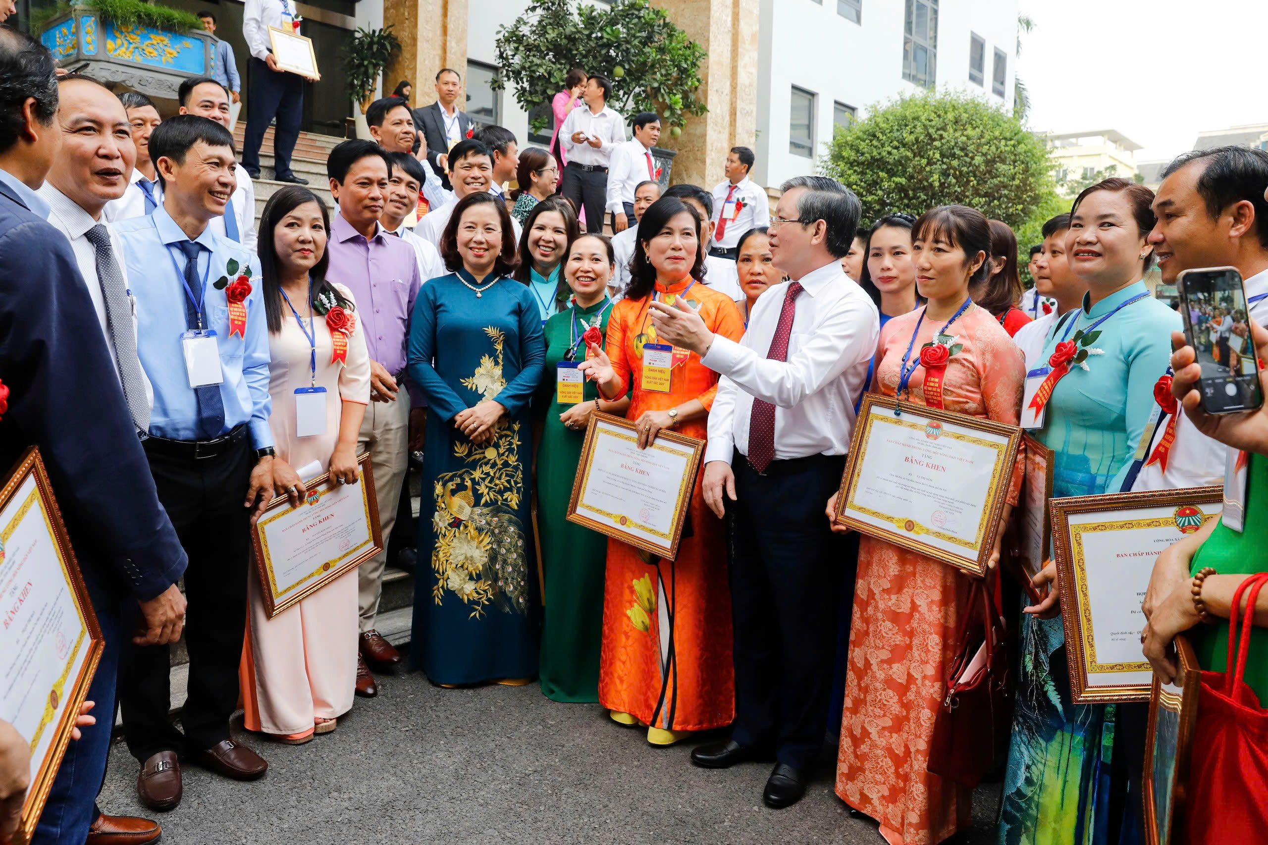 20h tối nay trực tiếp trên VTV1: Tôn vinh nông dân Việt Nam xuất sắc và biểu dương HTX tiêu biểu toàn quốc năm 2024 - Ảnh 1.