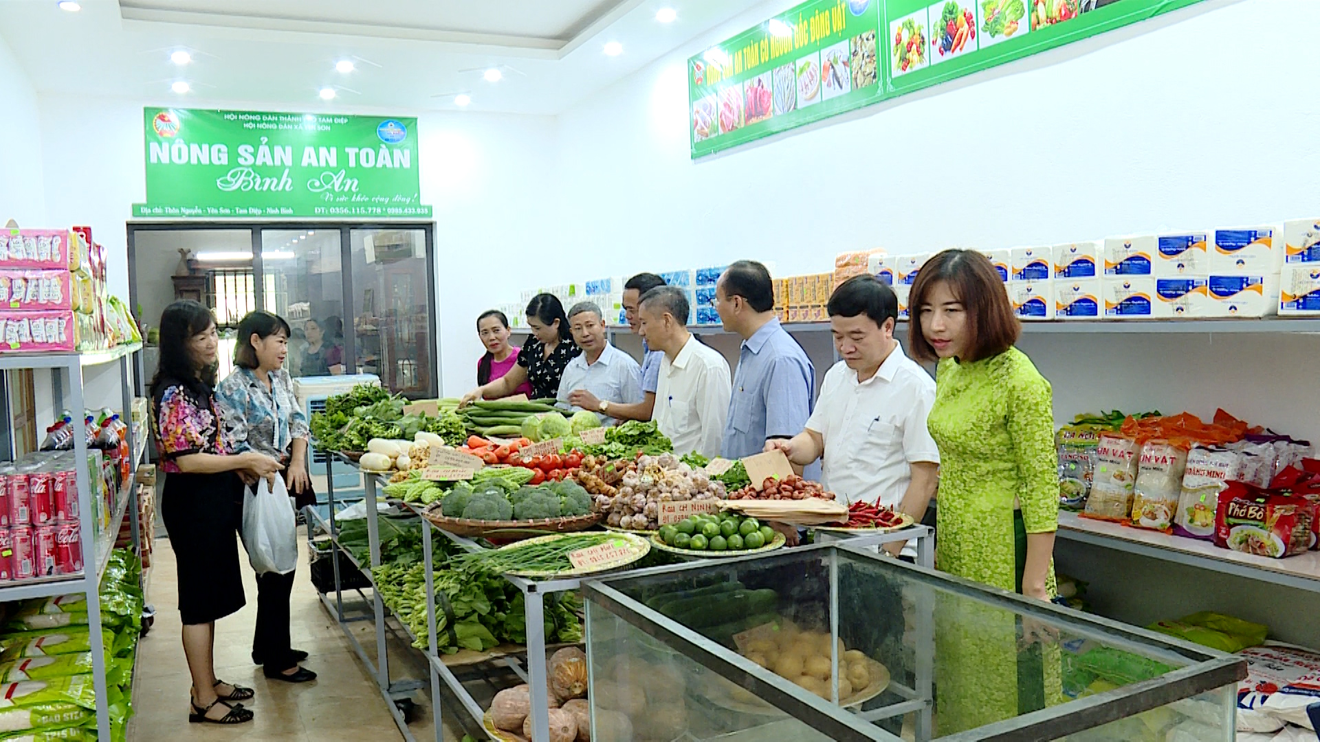 Ninh Bình: Hội Nông dân TP.Tam Điệp khai trương cửa hàng nông sản an toàn Bình An - Ảnh 2.