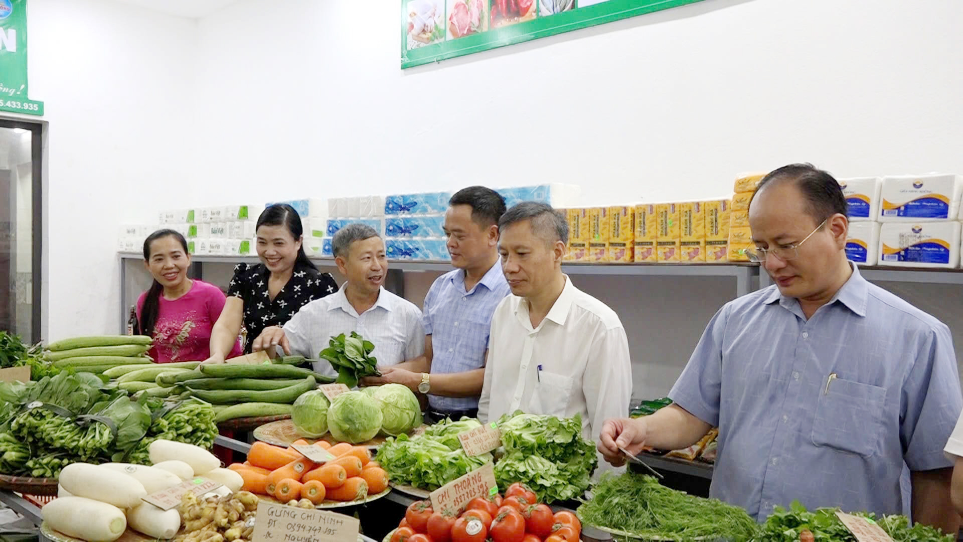 Ninh Bình: Hội Nông dân TP.Tam Điệp khai trương cửa hàng nông sản an toàn Bình An - Ảnh 4.