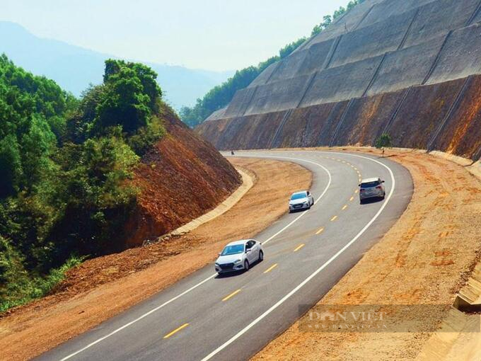 Bình Phước cam kết năm 2030, hoàn thành 2 tuyến cao tốc nối kết Đông Nam bộ - Ảnh 2.