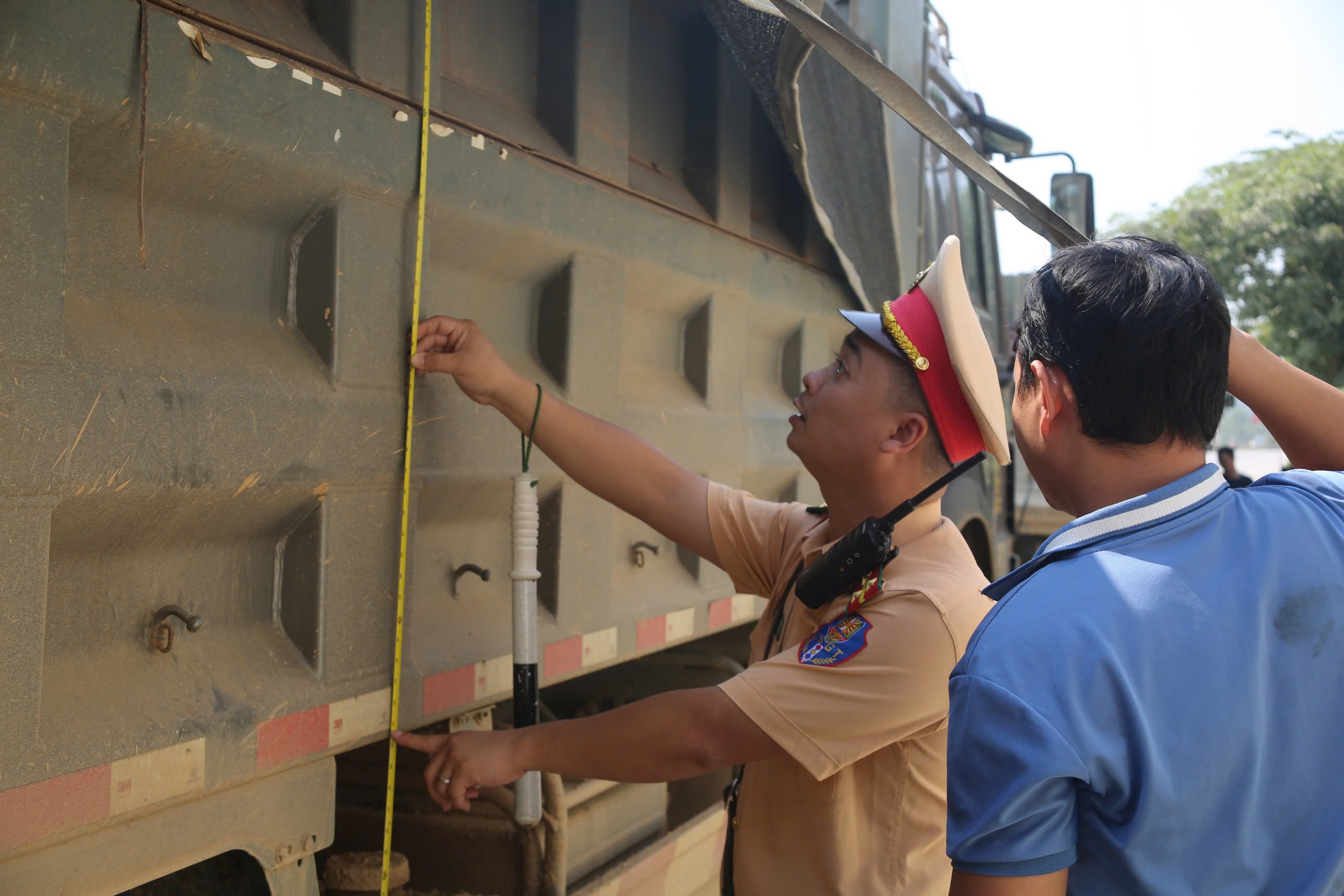 Thanh Hoá: CSGT tăng cường xử lý, xe dấu hiệu quá khổ quá tải giảm đáng kể- Ảnh 3.