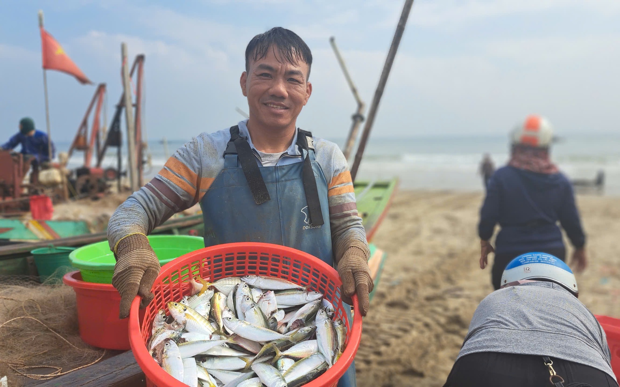 Liều trồng bí xanh trái vụ, quả giàu Kali, nông dân xã này ở Nghệ An hễ cắt là thương lái khuân hết - Ảnh 2.