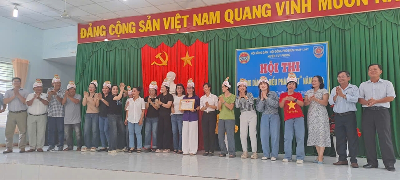 Bình Thuận:"Liên quân" HND Phan Rí Cửa, Hòa Minh, Chí Công đoạt giải nhất Hội thi"Nông dân tìm hiểu pháp luật"năm 2024  - Ảnh 2.