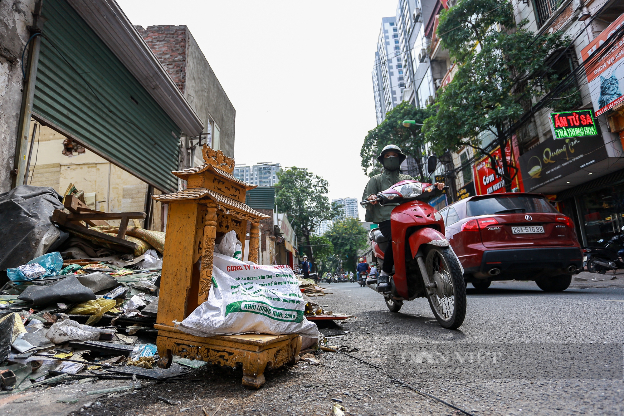 Người dân xuyên trưa tháo dỡ công trình, giao đất mở rộng đường Nguyễn Tuân, Hà Nội- Ảnh 6.